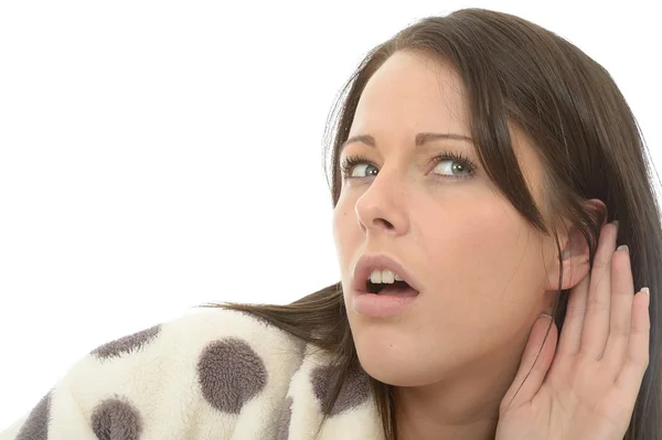 Attraente giovane donna essere naso origliare una conversazione — Foto Stock