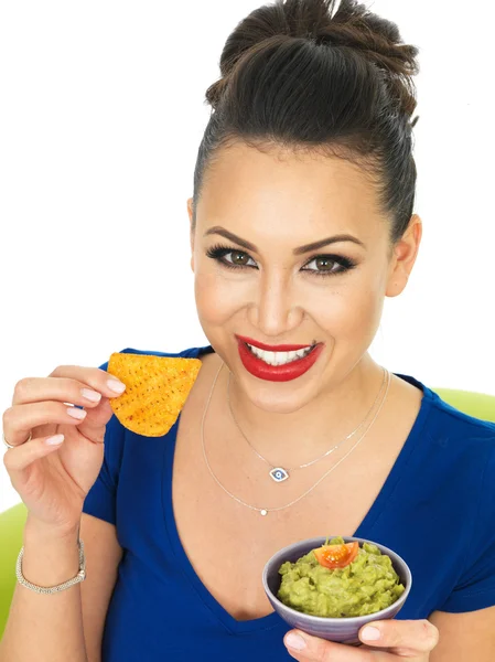 Beautiful Attractive Young Hispanic Woman Holding A Small Bowl  Of Homemade Guacamole — Stok fotoğraf