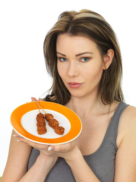 Attractive Young Woman Holding a Plate of Chicken Satay Kebabs — Stock Photo, Image