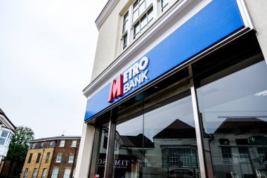 Londra, Epsom Surrey İngiltere, 12 Ekim 2025, High Street Branch Perakende Metro Bankası