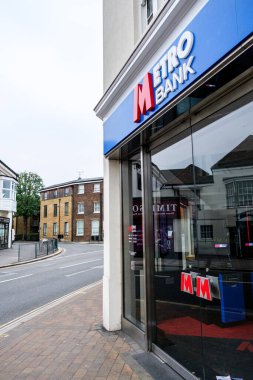 Londra, Epsom Surrey İngiltere, 12 Ekim 2025, High Street Branch Perakende Metro Bankası
