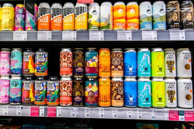 Londra İngiltere, 14 Ekim 2025, Yenilikçi Tasarımcı Jubel, Aşk ve Nefret, Tap Social, Silecek ve Gerçek