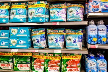 Londra İngiltere, 14 Ekim 2025, Ev Çamaşır Ürünleri Seçimi