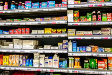 Londra İngiltere, 14 Ekim 2025, Süpermarketlerde Mevcut Reçetesiz İlaç Seçimi