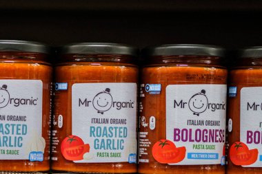 Londra İngiltere, 16 Ekim 2025, Bay Organik Sarımsak ve Bolonez Sos Sırası