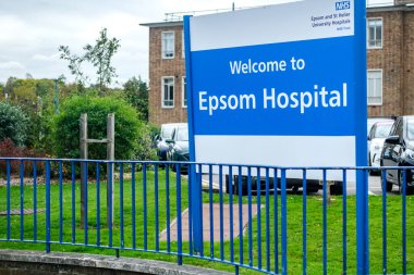 Epsom, Londra İngiltere, 17 Ekim 2025, Epsom Hastanesi Ana Giriş İşaret Kurulu