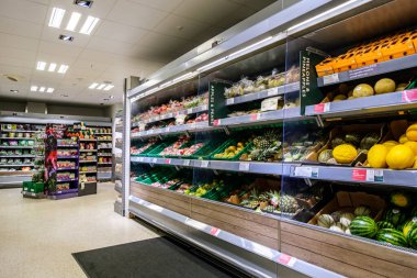 Londra İngiltere, 23 Ekim 2025, Citrus ve Tropikal Meyve Seçimi Beklenmedik Bir Meyve Gösterisinde