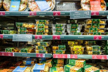 Londra İngiltere, 24 Ekim 2025, Marks ve Spencer Hazır Yemekler