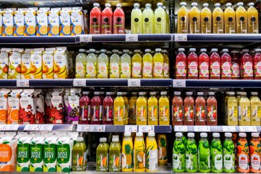 Londra İngiltere, 25 Ekim 2025, Marks ve Spencer Sağlıklı Meyve Suyu ve Meyve Suyu