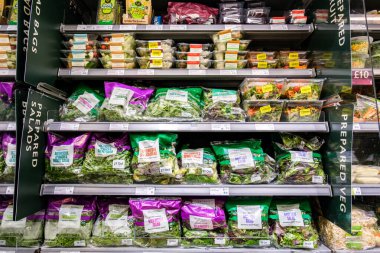 Londra İngiltere, 26 Ekim 2025, Waitrose Sağlıklı Ön Paketli Yeşil Salata Yaprakları