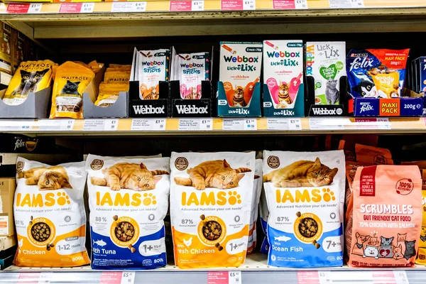 Londra İngiltere, 28 Ekim 2025, Popüler Ev Kedisi Gıda Seçimi