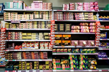 Londra İngiltere, Kasım 01 2025, Geleneksel Noel Festivali Tatlıları veya Yılanlar Seçimi