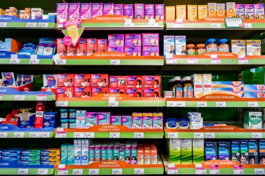 Londra İngiltere, Kasım 04 2025, Küçükler ve Bebekler İçin Ortak İlaçlar Seçimi