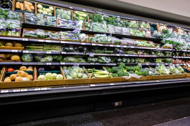 Londra İngiltere, Kasım 06 2025, Marks ve Spencer Sağlıklı Sebzeler Seçimi