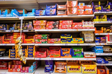 Londra İngiltere, Kasım 09 2025, Çikolata kaplı bisküviler