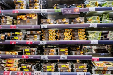 London UK, 11 Kasım 2025, Super Market Hazır Yemekler ve Sebzeler