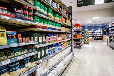 Londra İngiltere, Aralık 02 2025, Ev Pişirme İçin Süpermarket Unu Seçimi