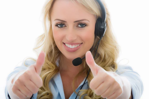 Atractiva joven mujer de negocios usando un auricular telefónico — Foto de Stock