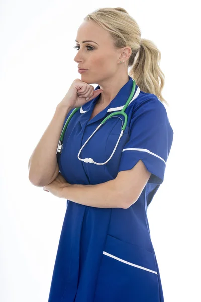 Приваблива молода жінка позує як лікар або медсестра в театрі sc — стокове фото