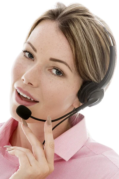 Mulher de negócios jovem atraente usando um fone de ouvido de telefone — Fotografia de Stock