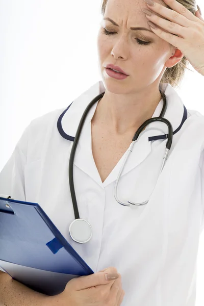 Attractive Young Female Doctor With a Stethoscope — Stock fotografie