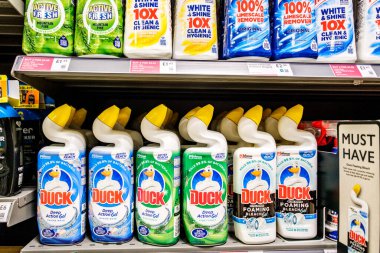 Londra İngiltere, 20 Ocak 2026, Tuvalet Banyosu ve Mutfak İçin Ev İçi Çamaşır Suyu ve Limescale Rezervleri Süpermarket Seçmeleri