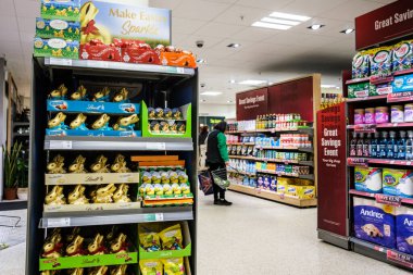 Londra, 20 Ocak 2026, Paskalya Hediyelik Eşya Lindt Çikolatalı Paskalya Tavşanları