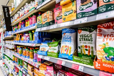 Londra İngiltere, 28 Ocak 2026, Bebek ve Bebek maması seçimi Süpermarkette