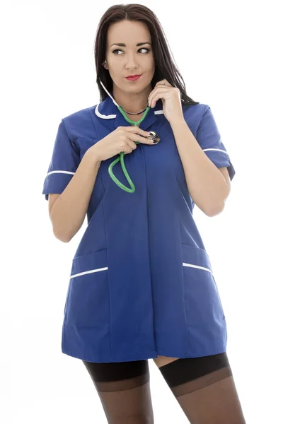 Sexy junge Pin Up Modell trägt eine Krankenschwester Uniform in Pin Up Glamour — Stockfoto