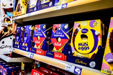 Londra İngiltere, 16 Mart 2026, Cadbury Sütlü Paskalya Yumurtası Seçimi