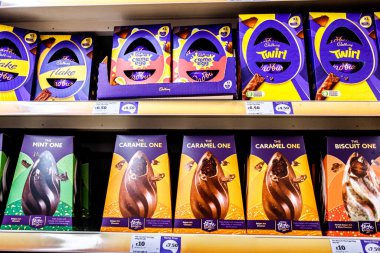 Londra İngiltere, 16 Mart 2026, Popüler Süt Çikolata Yumurtası Seçimi