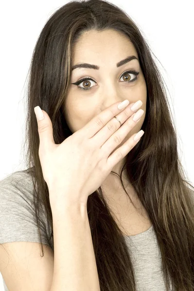 Attraktiv ung kvinna ser chockad och förvånad — Stockfoto