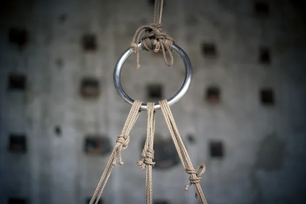 esaret bitişik harfler ile yapılan fiziksel kısıtlama uygulamaları