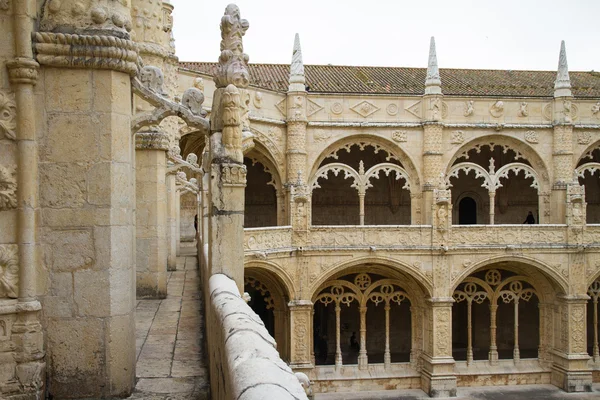 Lisboa, o claustro do Mosteiro dos Jerónimos — Fotografia de Stock