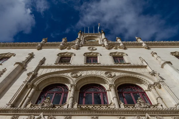 站在里斯本 rossio 广场入口 — 图库照片