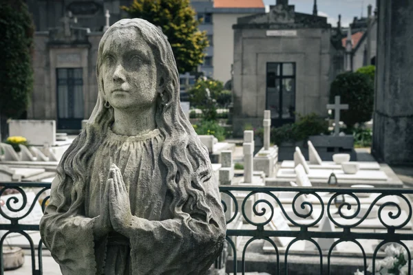 The cemetery monument — Stock Photo, Image