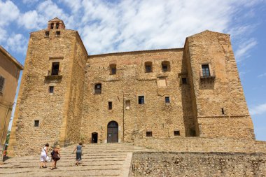 ventimiglia ailesi Sicilya Castelbuono Kalesi