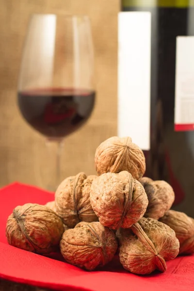 Walnuts and red wine — Stock Photo, Image