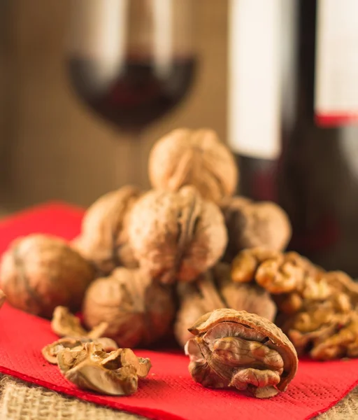 Walnuts and red wine — Stock Photo, Image