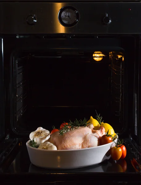 Pollo cocido en el horno — Foto de Stock