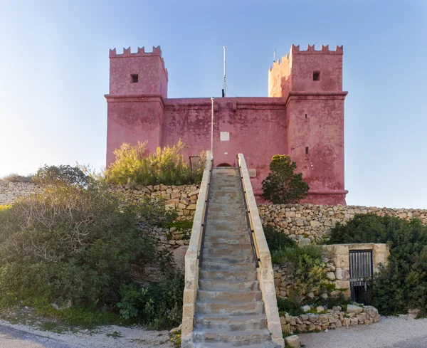 Malta kıyılarında tipik watchtower askeri amaçlar — Stok fotoğraf