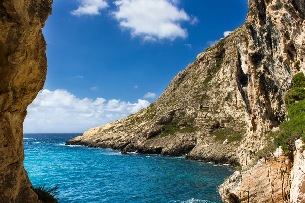 Mar azul da ilha de Gozo em Malta — Fotografia de Stock