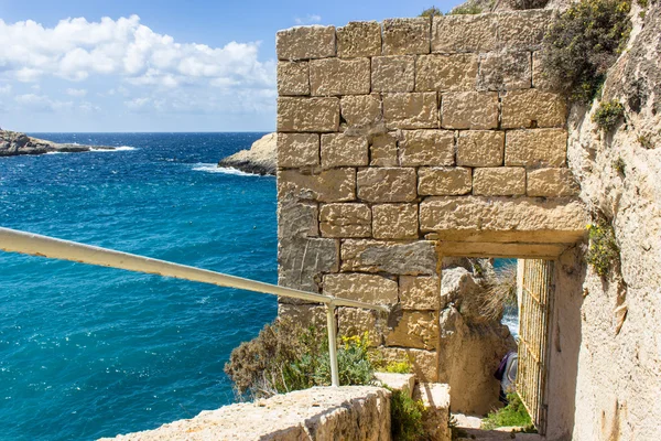 Mare blu dell'isola di Gozo a Malta — Foto Stock