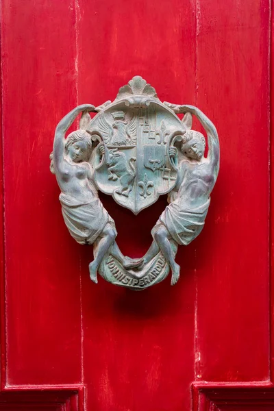 Knocker voordeur van het huis Maltese Stockfoto