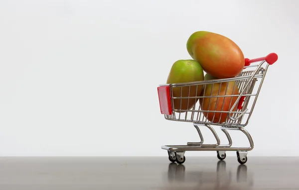 Shopping cart with tomatoes — Stock Photo, Image