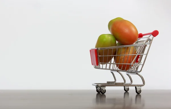 Shopping cart with tomatoes — Stock Photo, Image