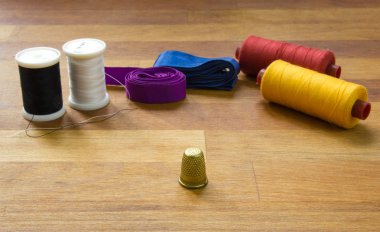 dikiş takımı çok renkli