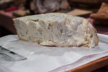 Gorgonzola olgun bir şey orijinal İtalyanca, inek sütü ile yapılan peynir