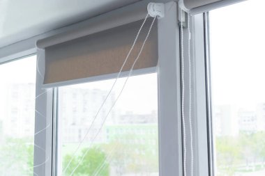 Paten panjurlarını kapat, evdeki plastik camları kapat..