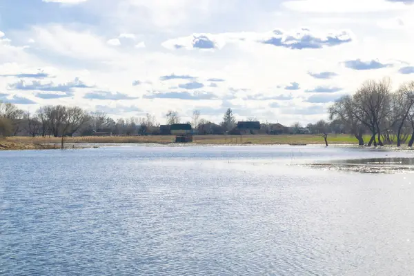 Paisaje Con Lago Azul Estanque Río Pueblo Campo Con Árboles — Foto de Stock